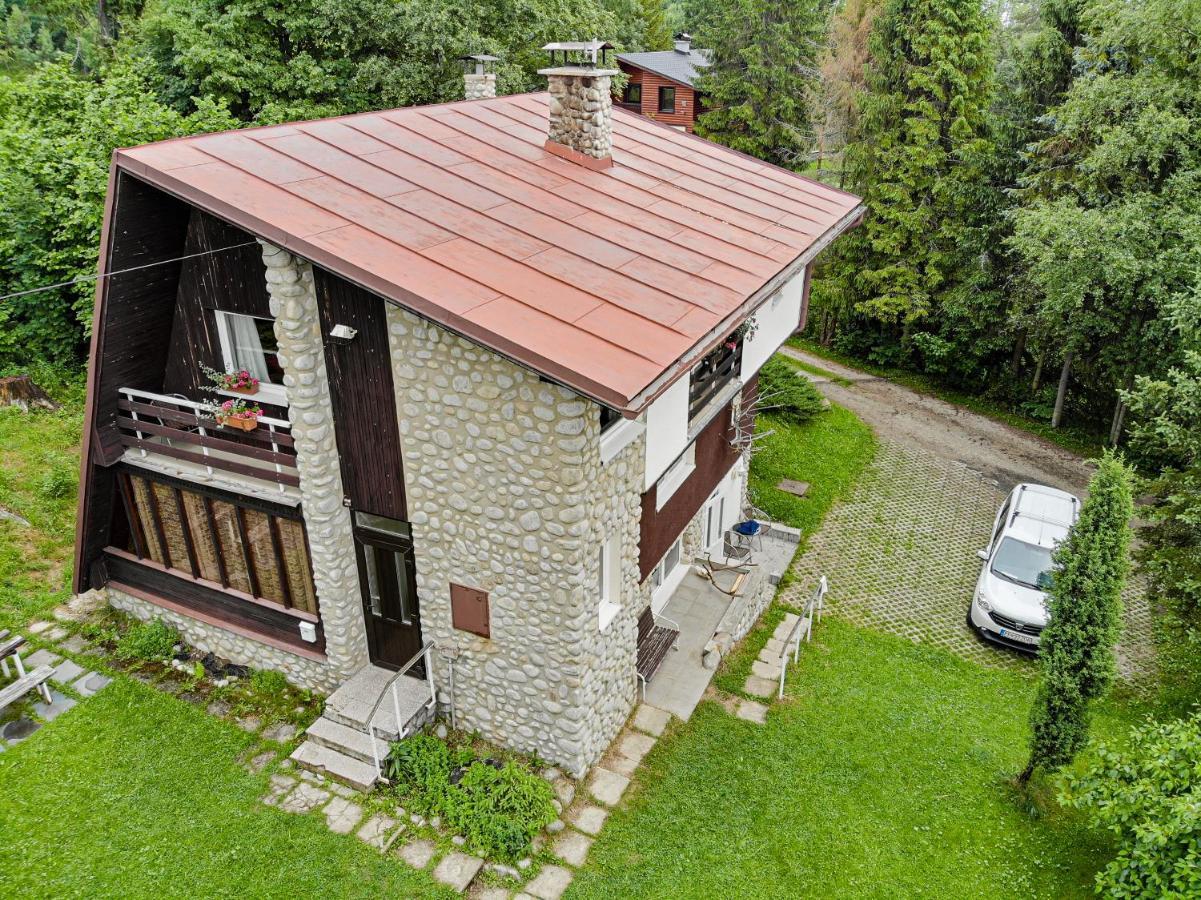 Dusan Stola Luaran gambar
